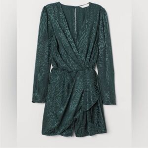 Size 6 animal print green romper H&M NEVER WORN